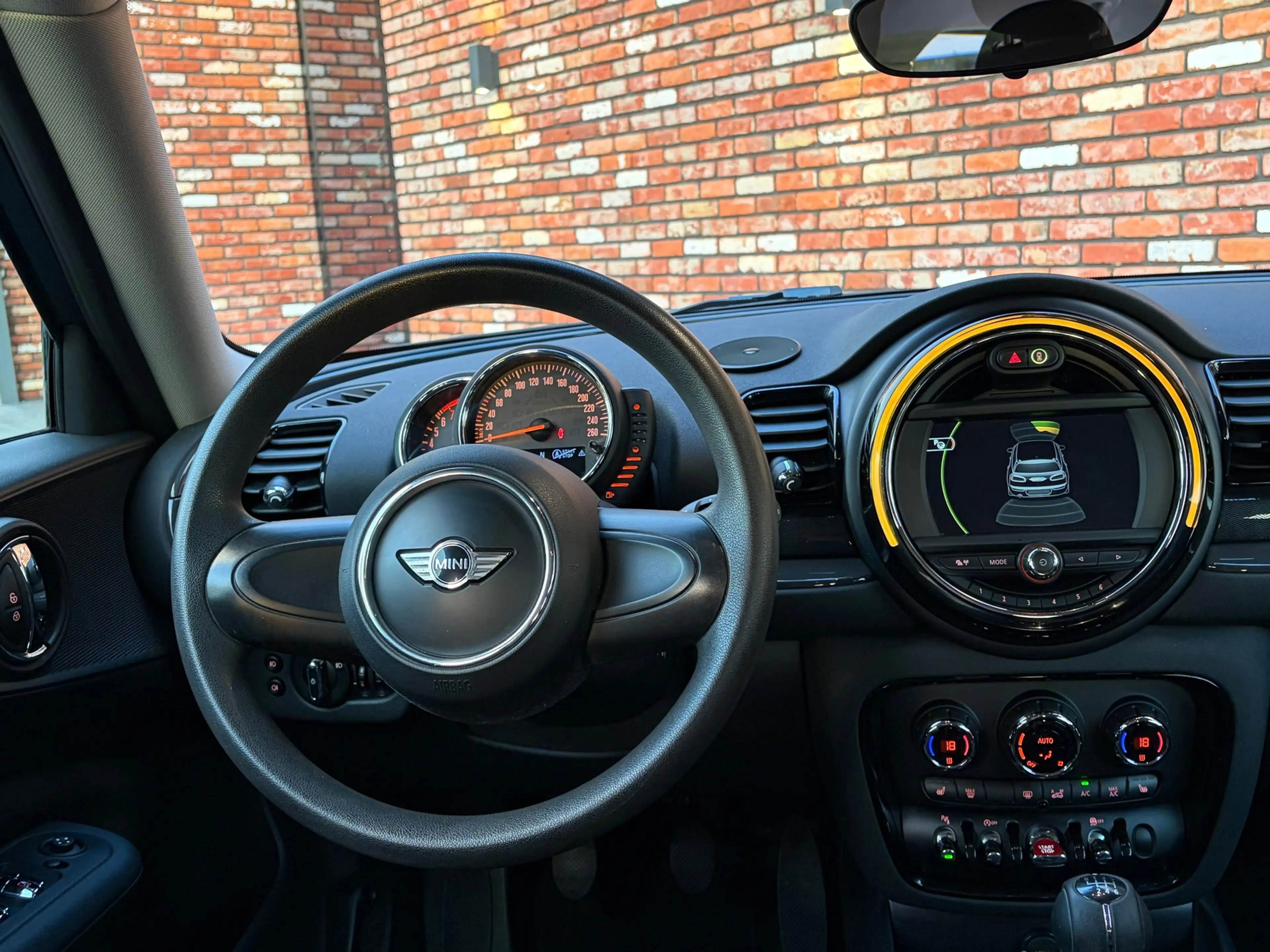 MINI Cooper Clubman 1.5 Serious Business Stoelverw Pdc Two-Tone Clima — photo 21