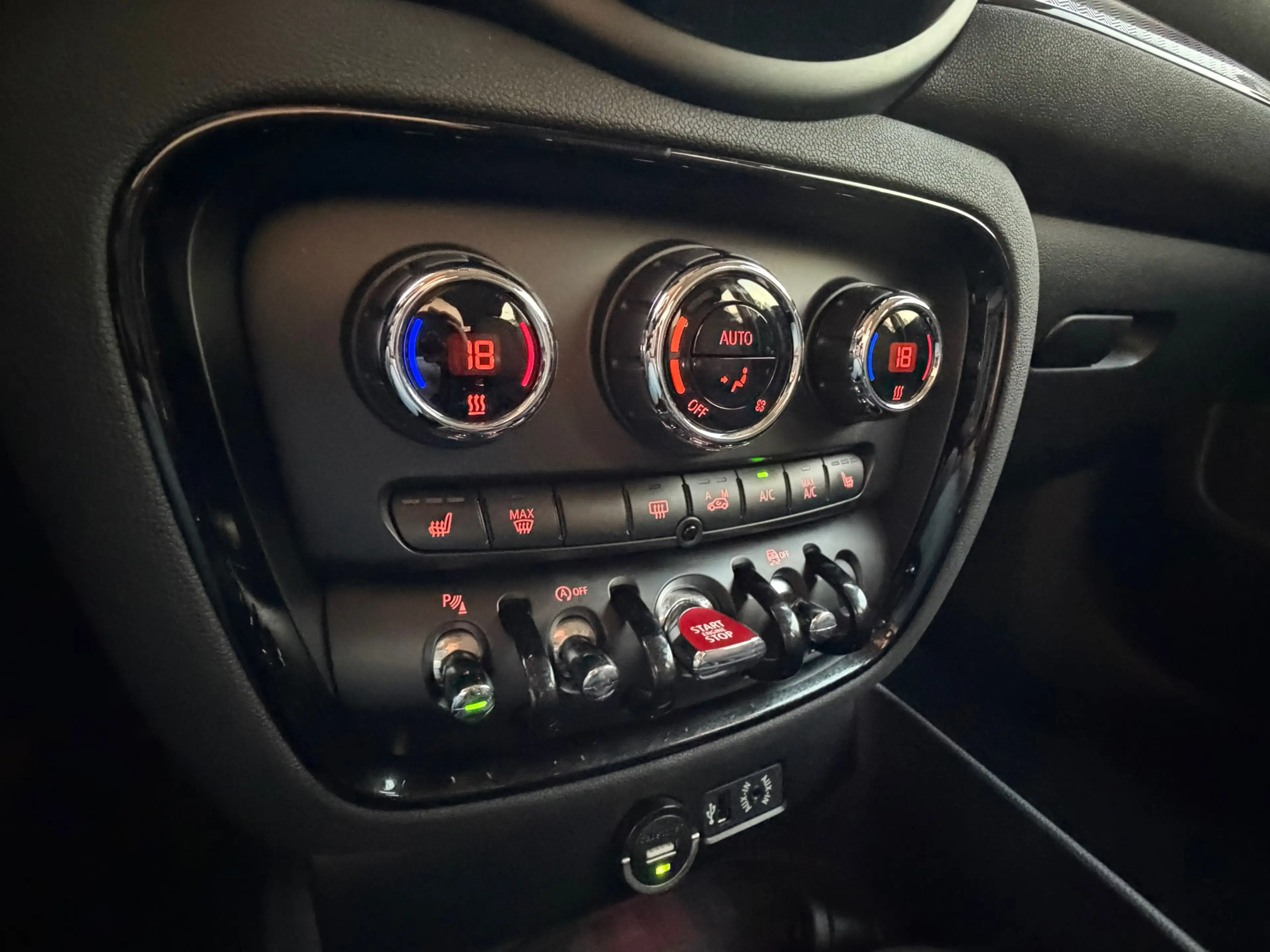MINI Cooper Clubman 1.5 Serious Business Stoelverw Pdc Two-Tone Clima — photo 7