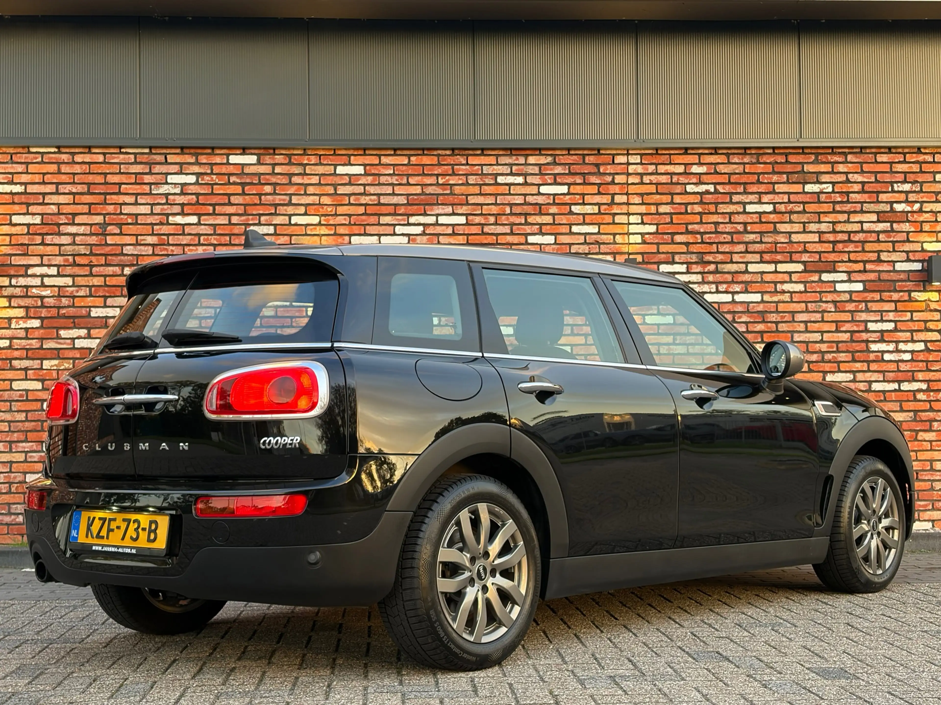 MINI Cooper Clubman 1.5 Serious Business Stoelverw Pdc Two-Tone Clima — photo 11