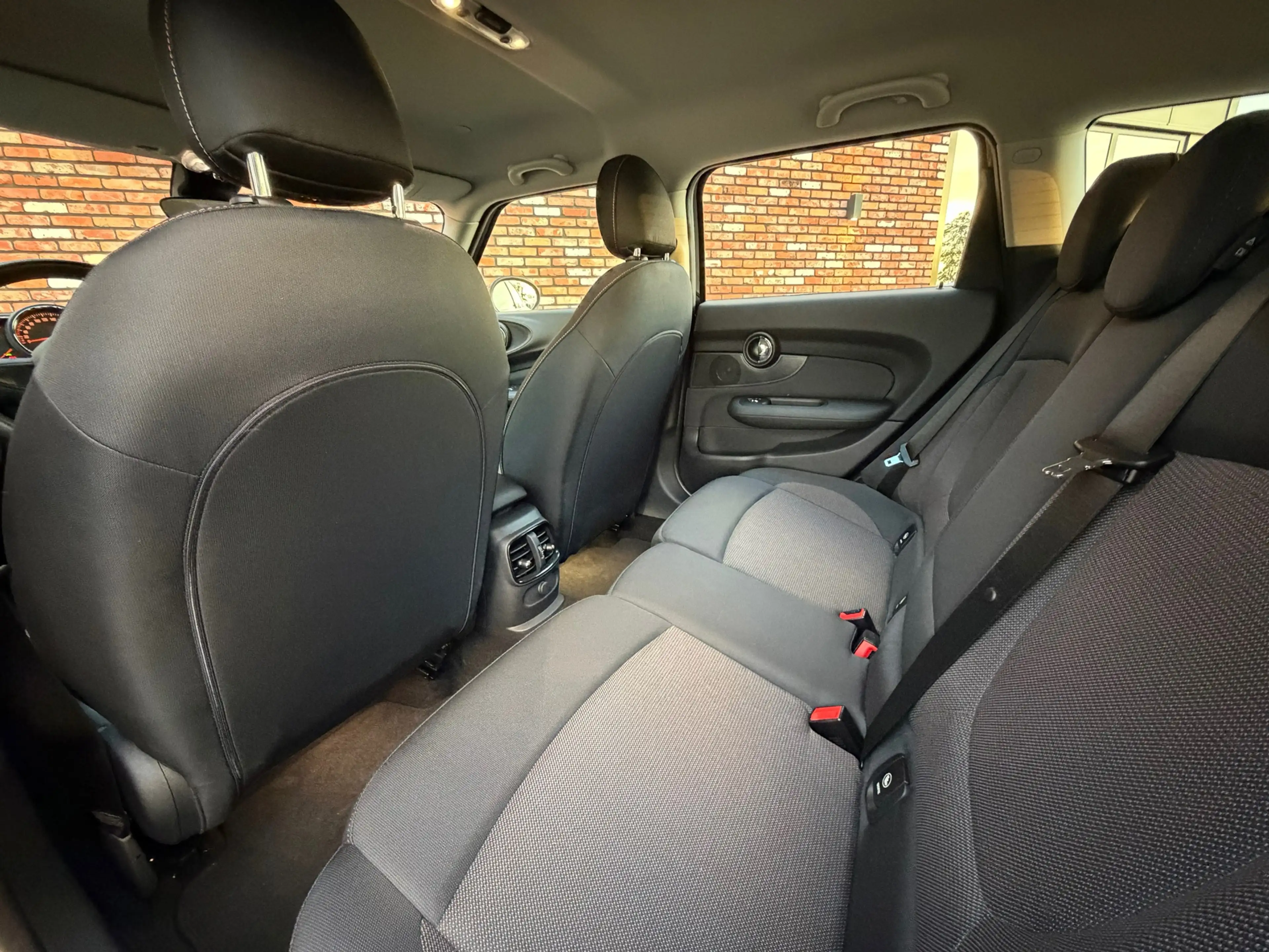MINI Cooper Clubman 1.5 Serious Business Stoelverw Pdc Two-Tone Clima — photo 19