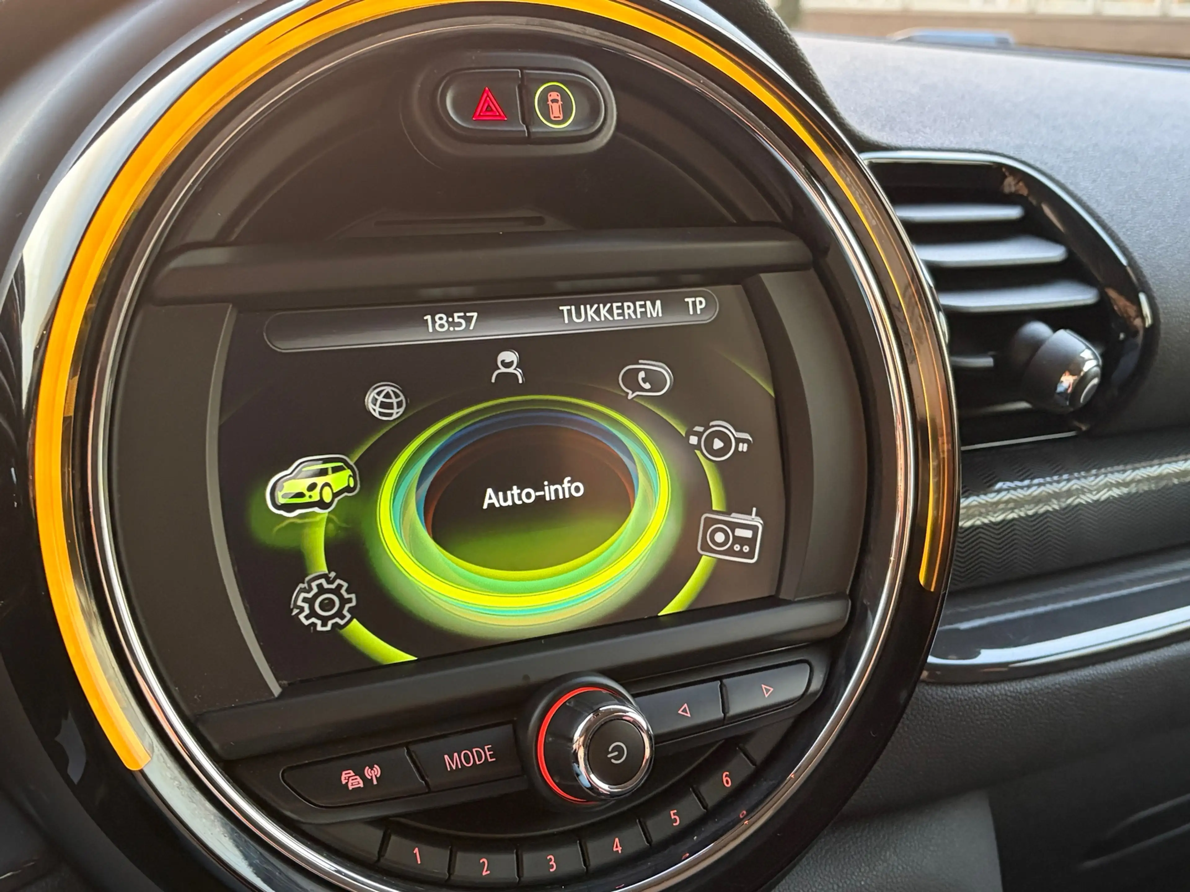 MINI Cooper Clubman 1.5 Serious Business Stoelverw Pdc Two-Tone Clima — photo 32