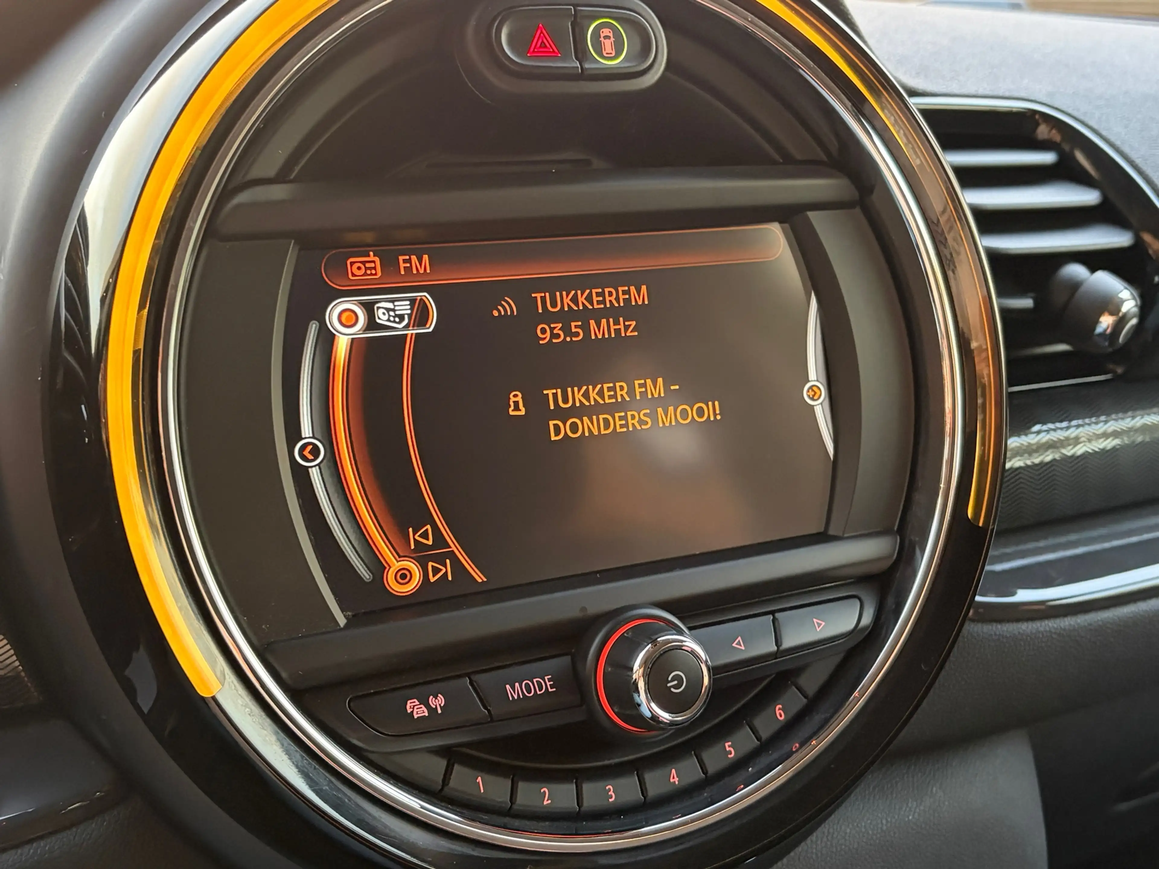 MINI Cooper Clubman 1.5 Serious Business Stoelverw Pdc Two-Tone Clima — photo 36