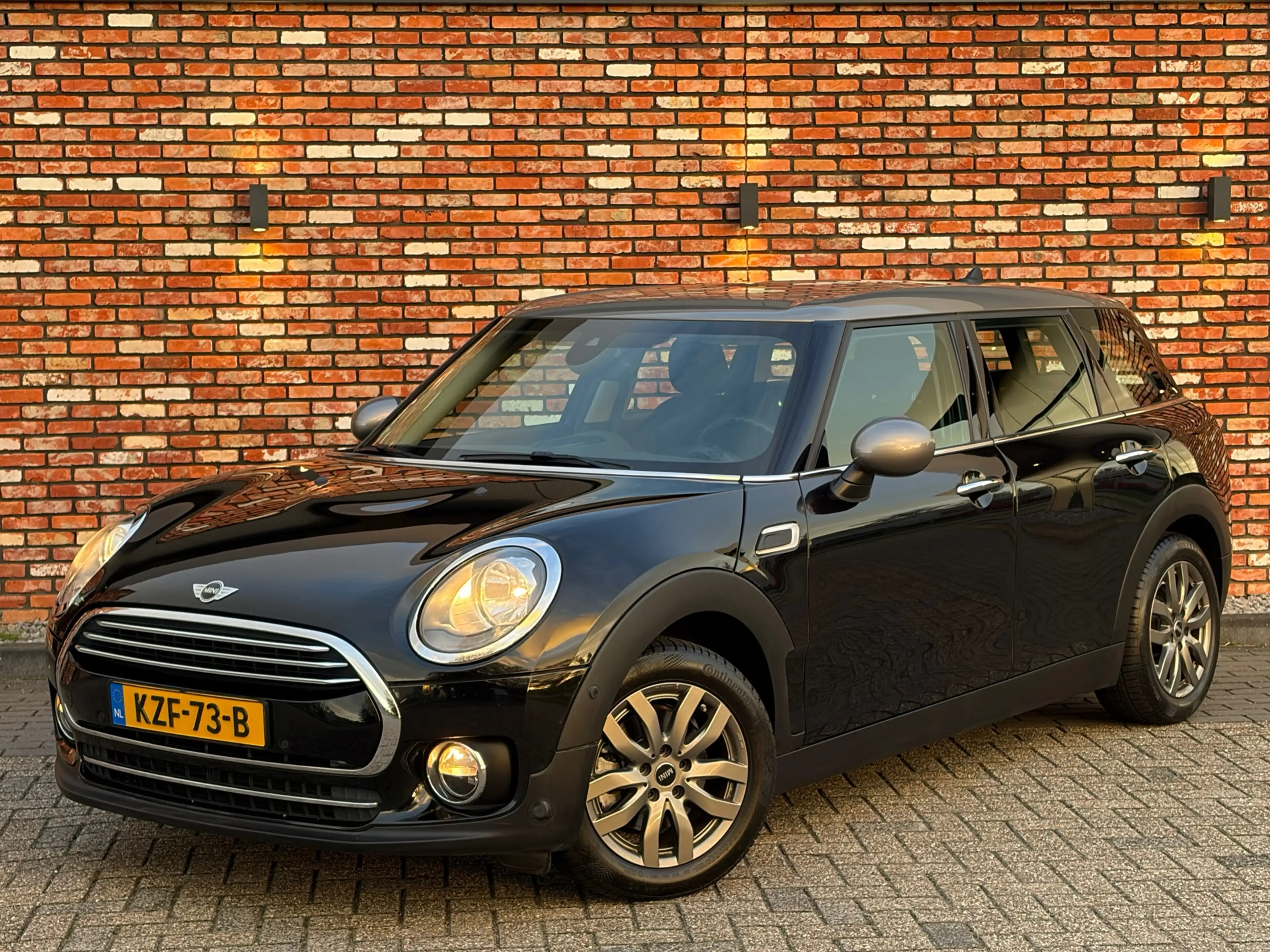 MINI Cooper Clubman 1.5 Serious Business Stoelverw Pdc Two-Tone Clima — photo 15
