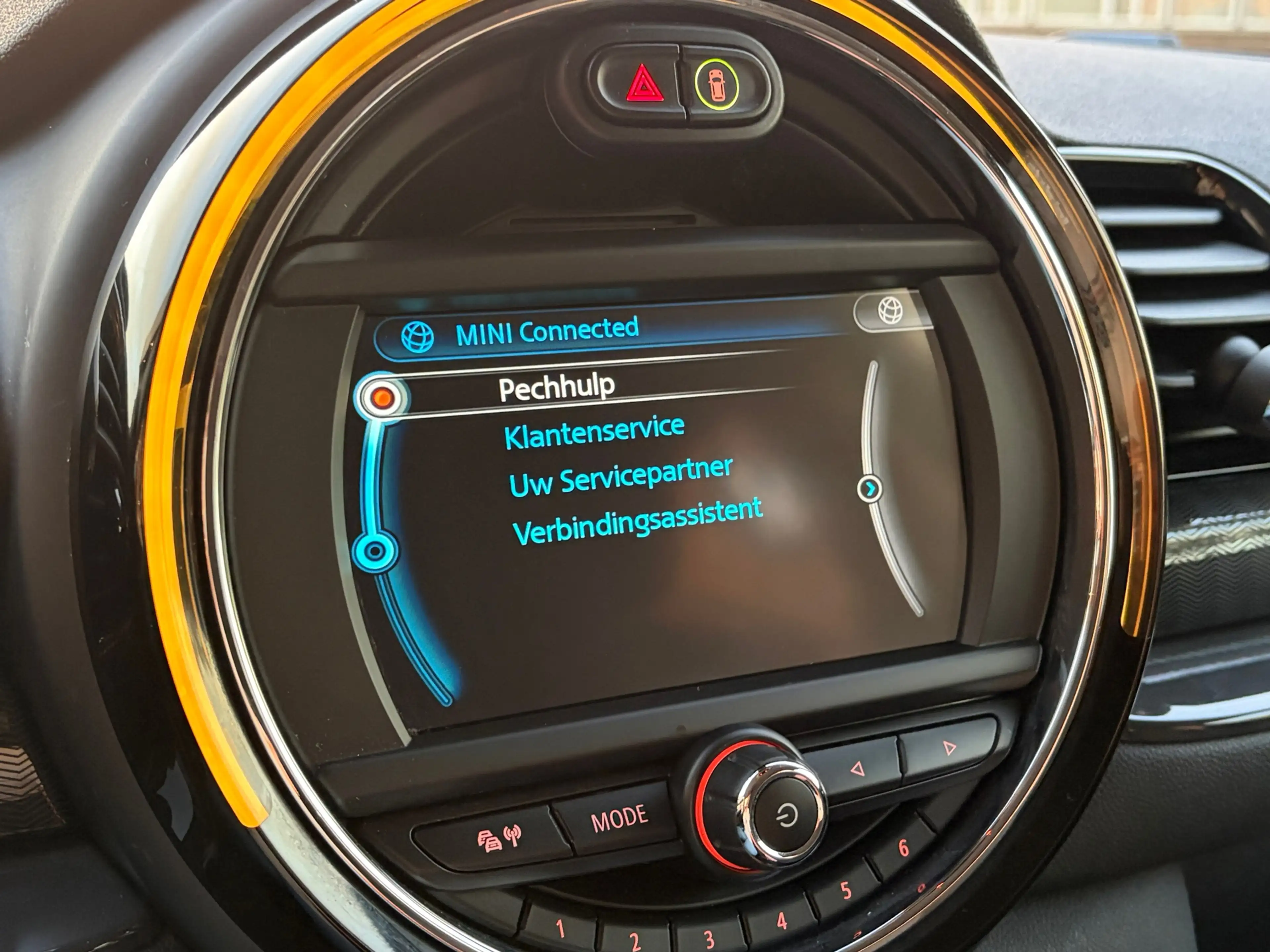 MINI Cooper Clubman 1.5 Serious Business Stoelverw Pdc Two-Tone Clima — photo 34