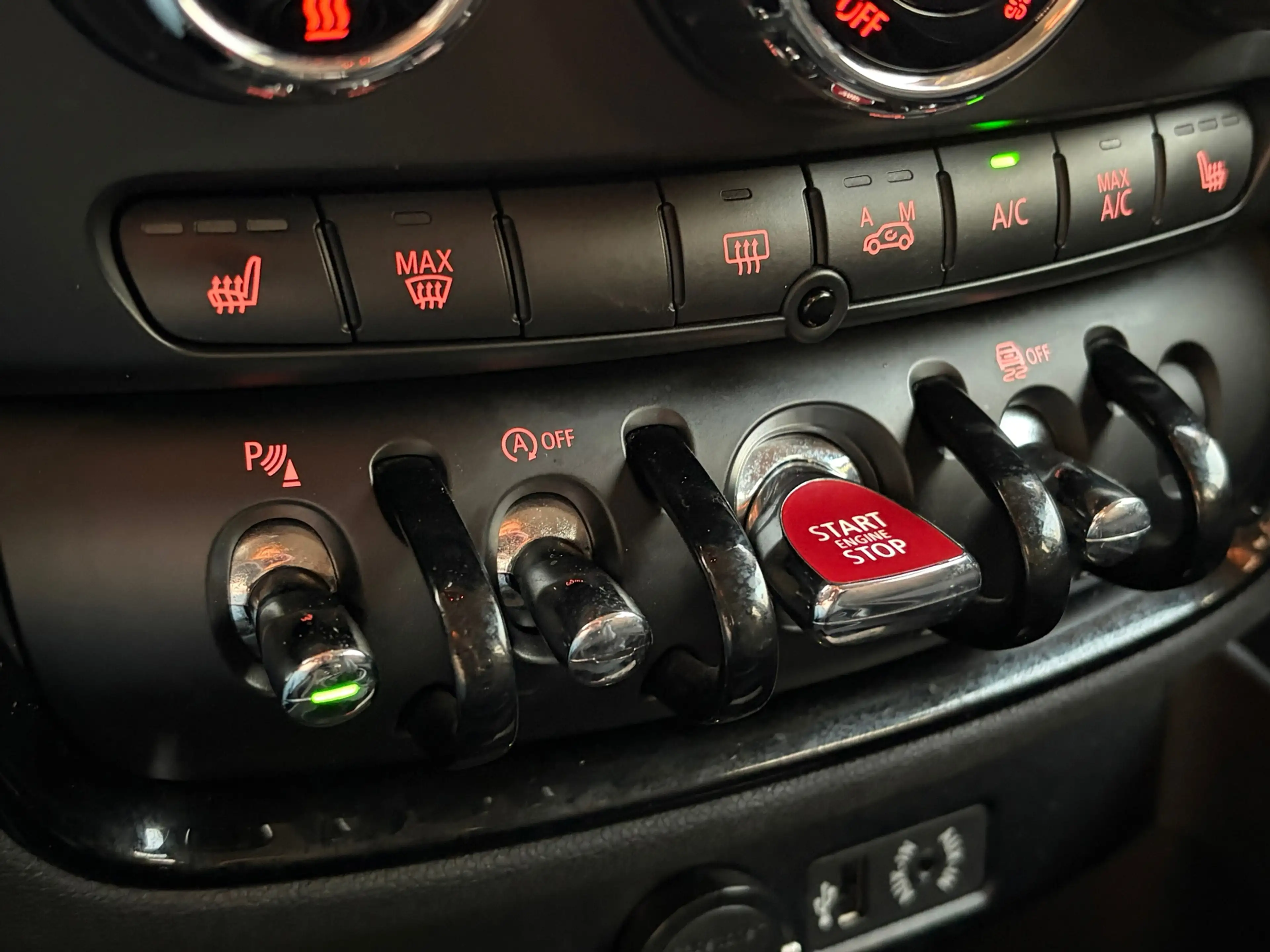 MINI Cooper Clubman 1.5 Serious Business Stoelverw Pdc Two-Tone Clima — photo 31