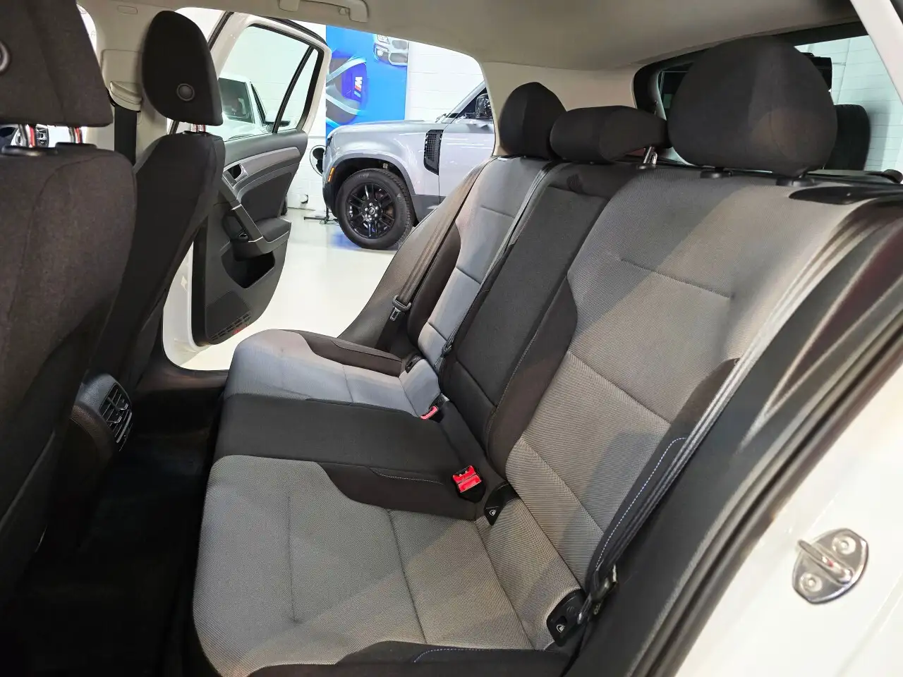 Volkswagen e-Golf снимка Volkswagen e-Golf