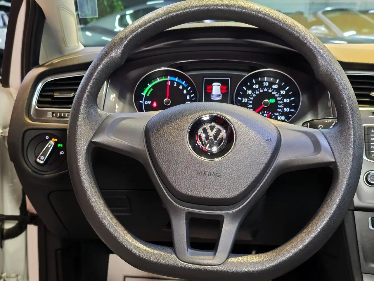 Volkswagen e-Golf снимка Volkswagen e-Golf