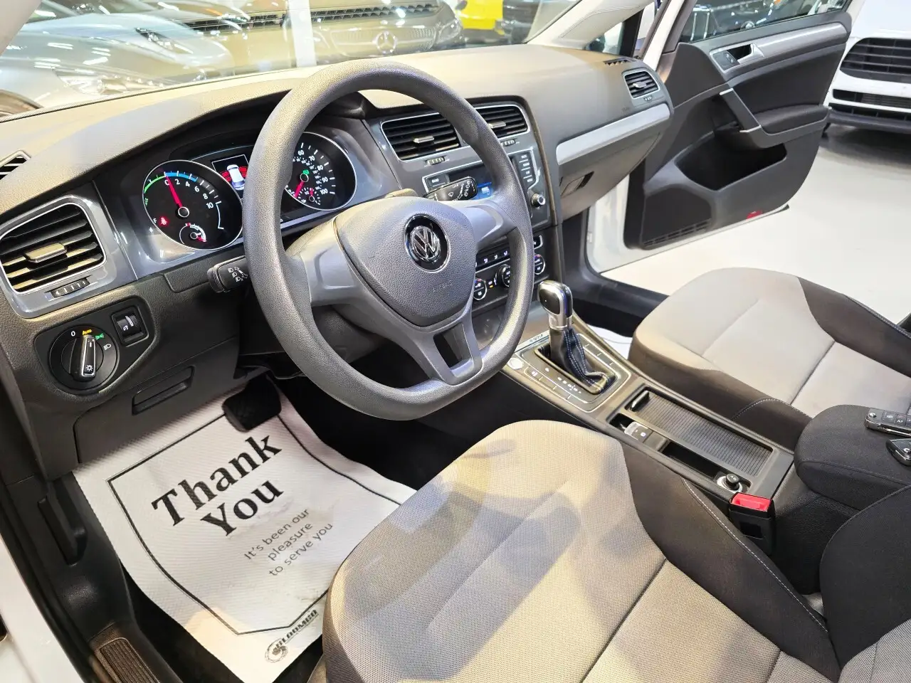 Volkswagen e-Golf снимка Volkswagen e-Golf