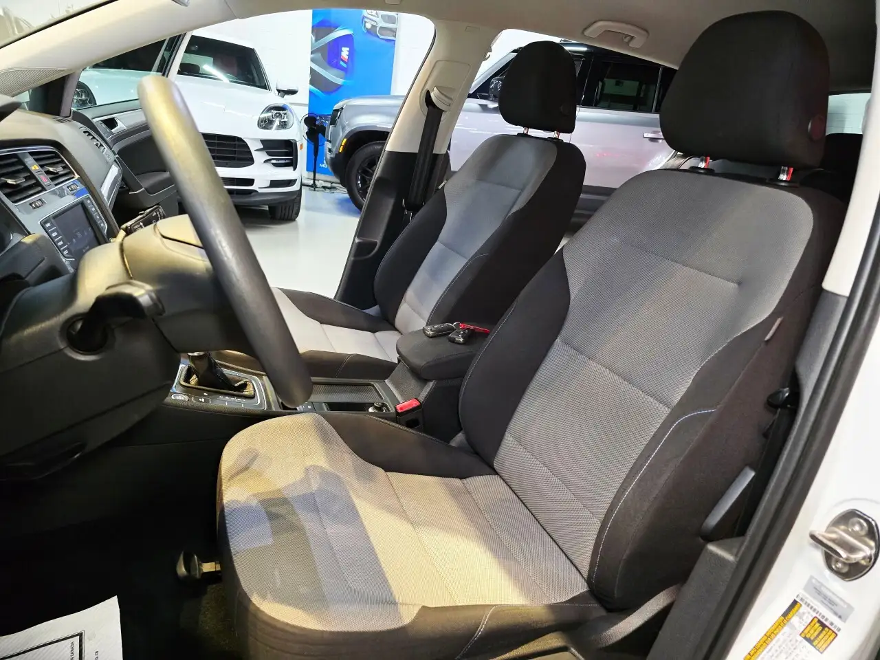 Volkswagen e-Golf снимка Volkswagen e-Golf