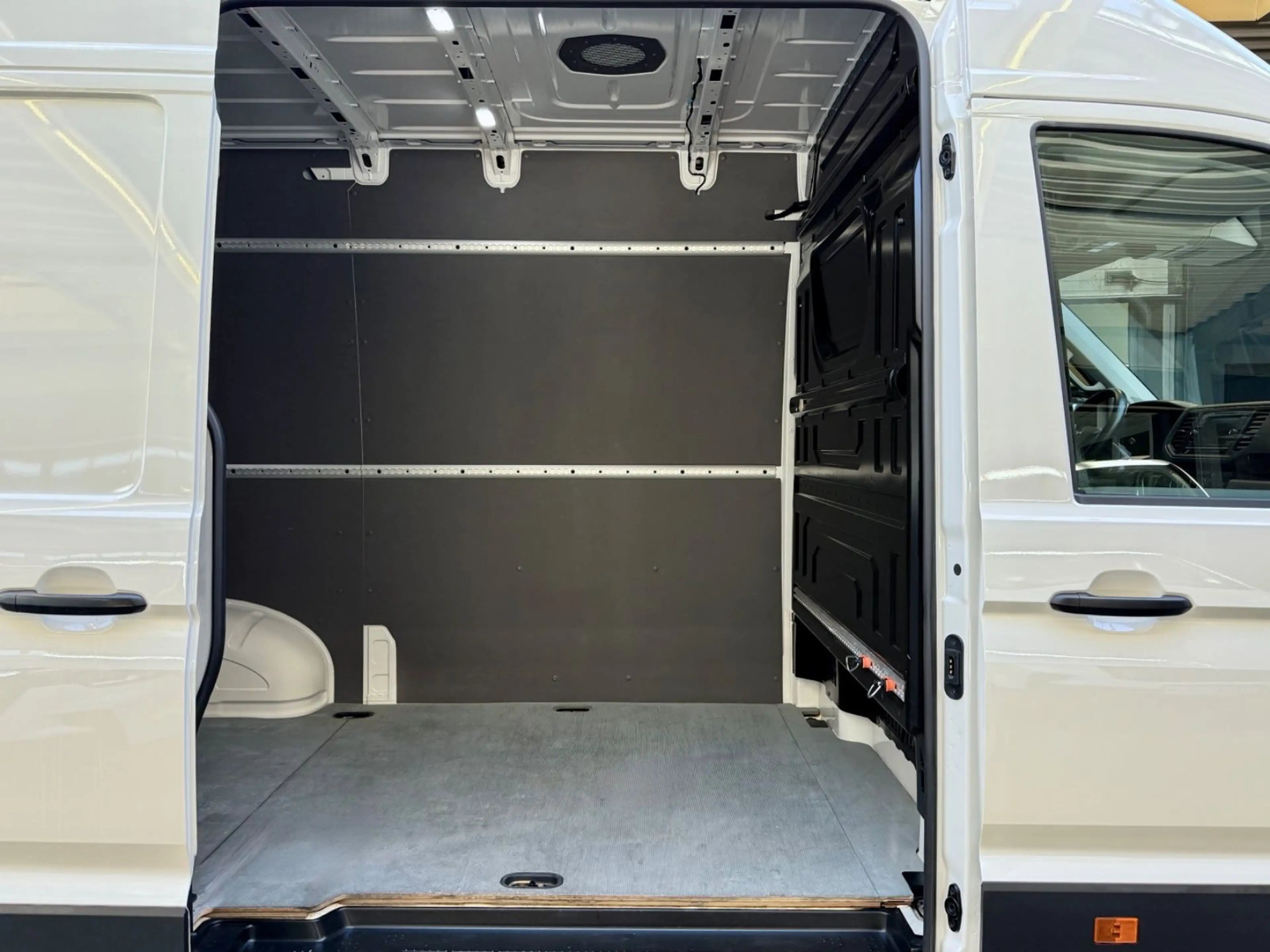Volkswagen Crafter 2.0 TDI L3H3 3,5t KLIMA CAM PDC DAB NAVI — photo 13