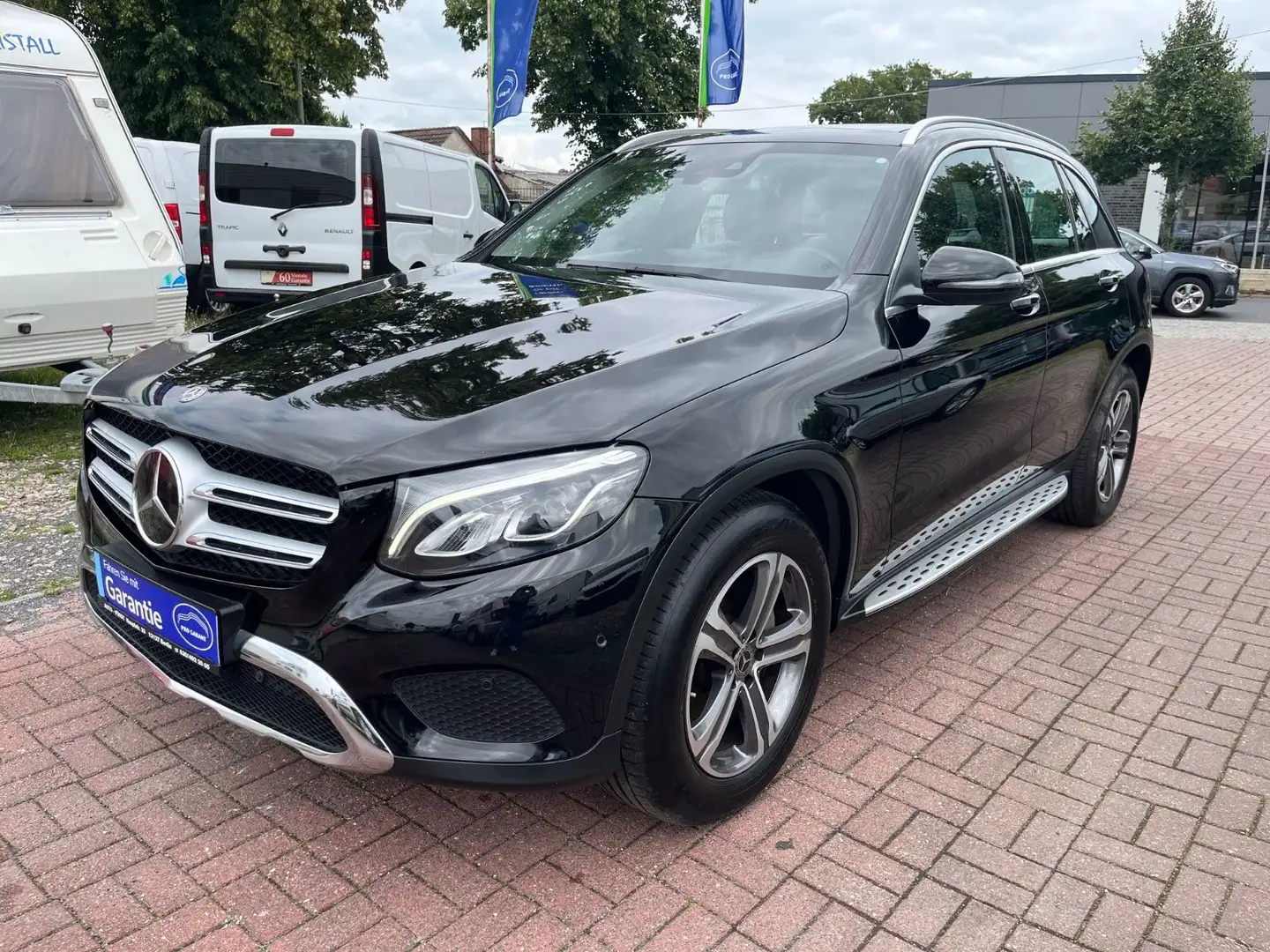 Mercedes-Benz GLC 220 d 4Matic+NAVI+PANORAMA+LEDER+AHK+TEMPOM. Schwarz - 1