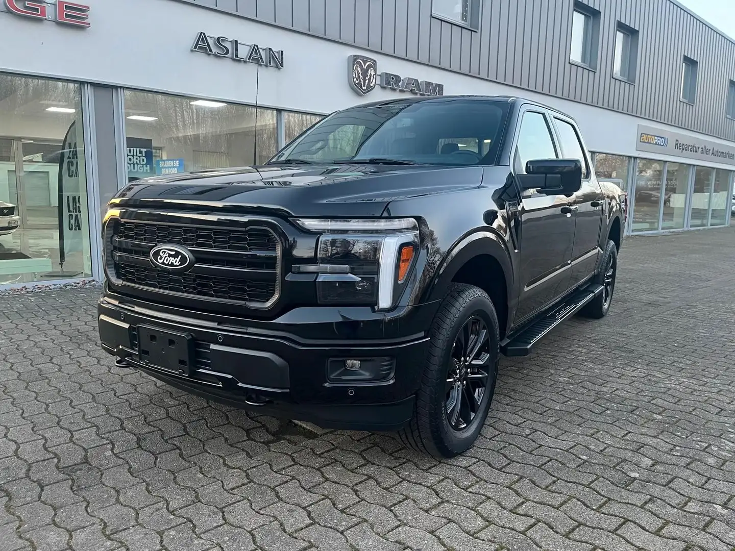 Ford F 150 Lariat BLACK-V8 Supercrew MY25 Schwarz - 1