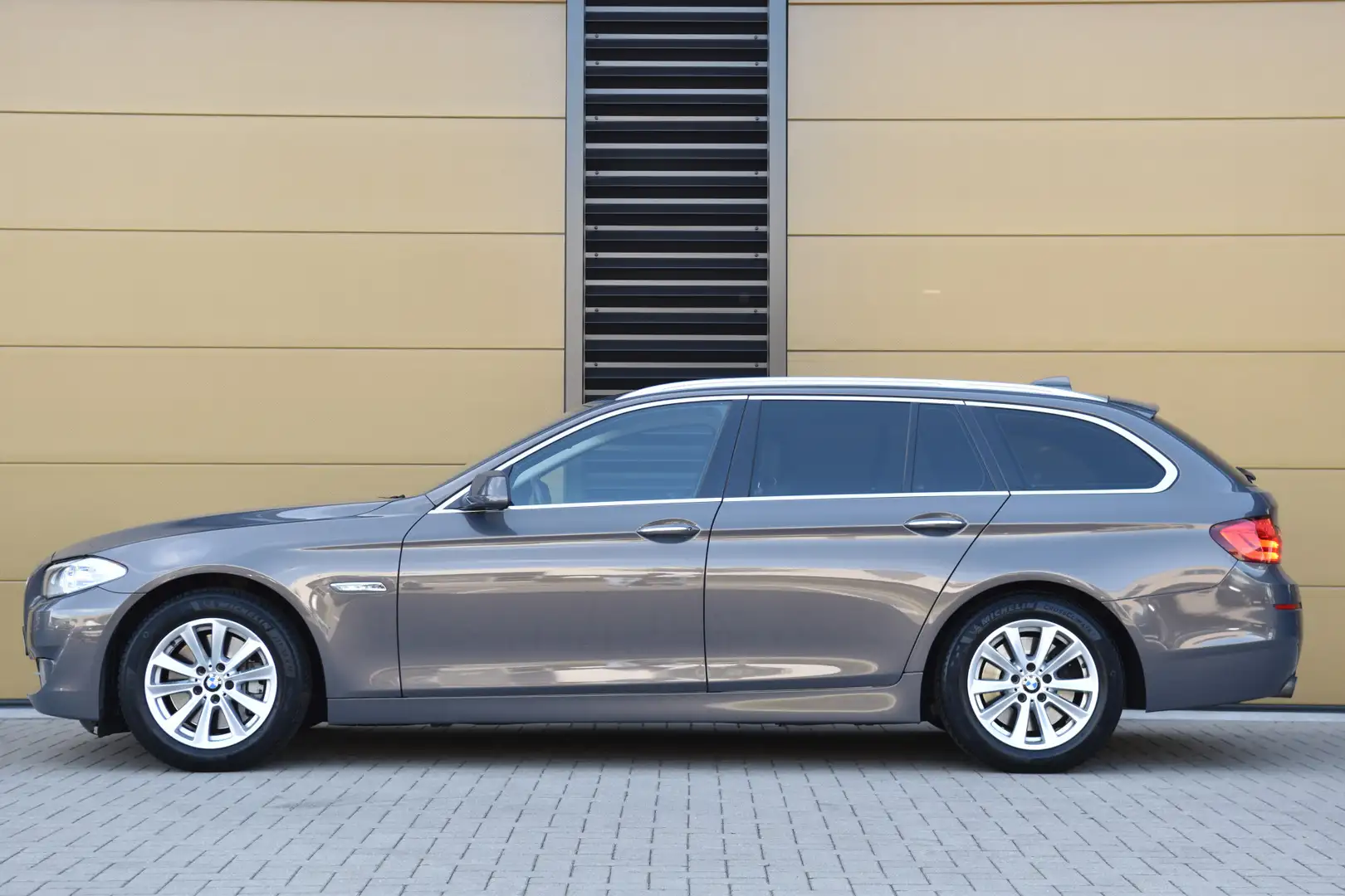BMW 535 5-serie Touring 535i High Executive * Elektrische Bruin - 2