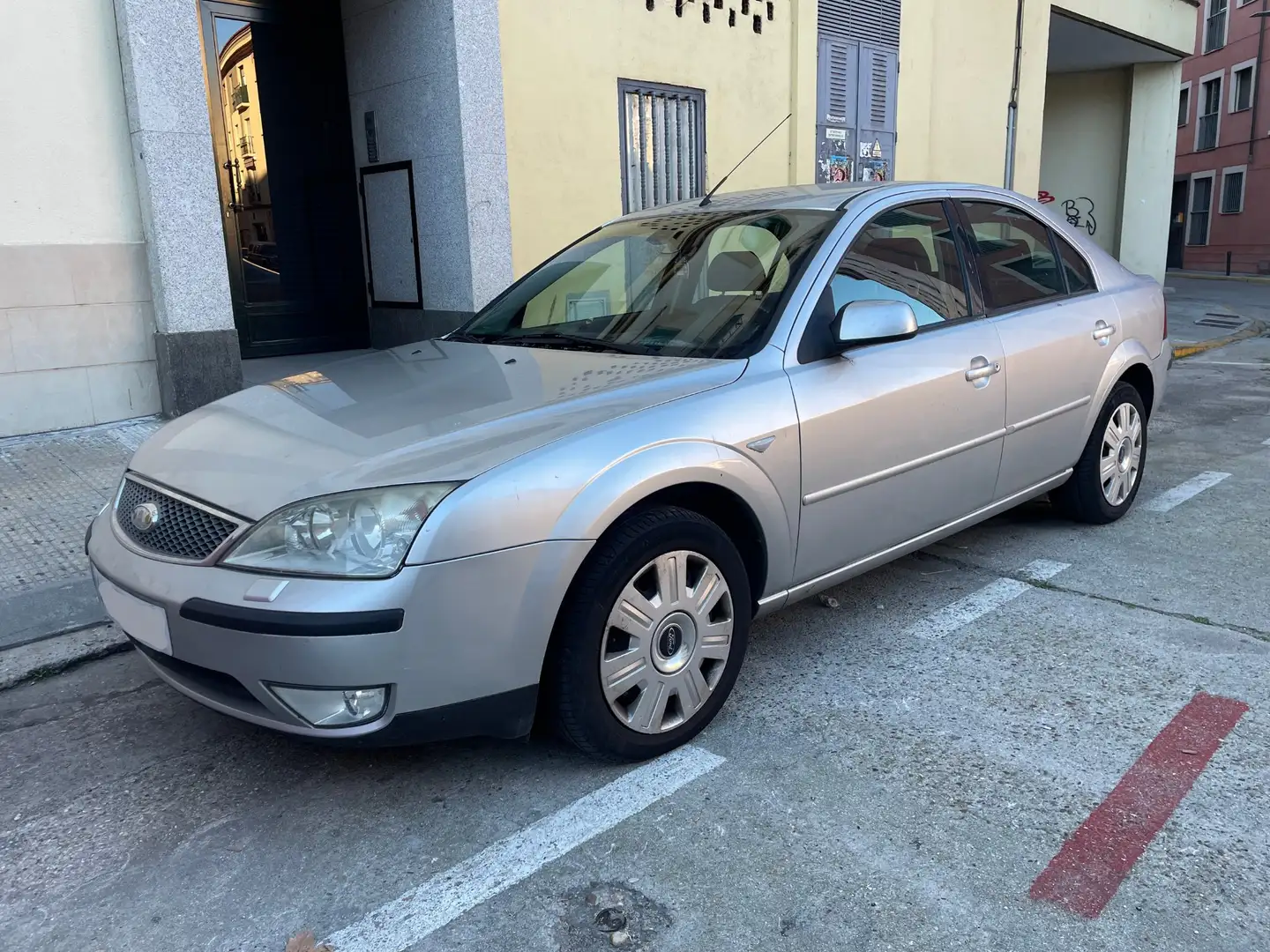 Ford Mondeo Mondeo 1.8 TD Ambiente Ambiente Gris - 1