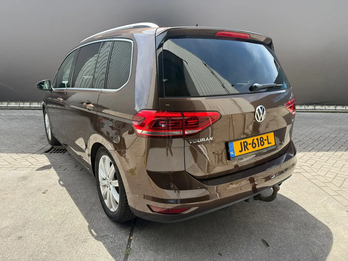 Volkswagen Touran 1.2 TSI Highline 7p|Carplay|Allseasonbanden Bruin - 2