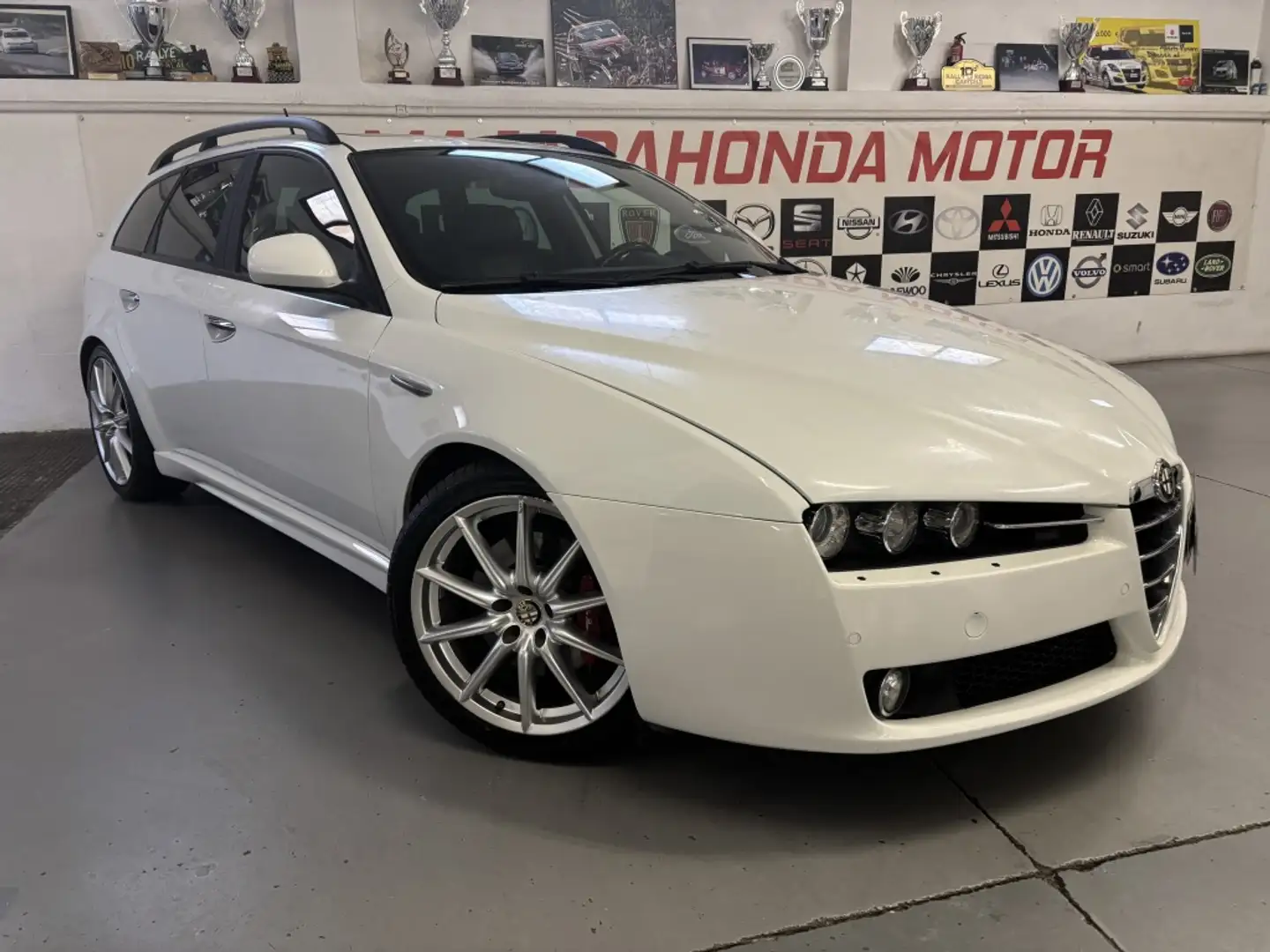 Alfa Romeo 159 Sportwagon 3.2 JTS Q4 ti Q-tronic Blanc - 2