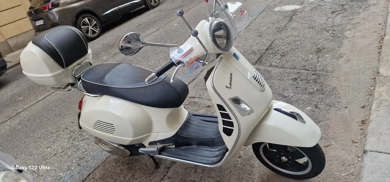 Vespa GTS Super 300