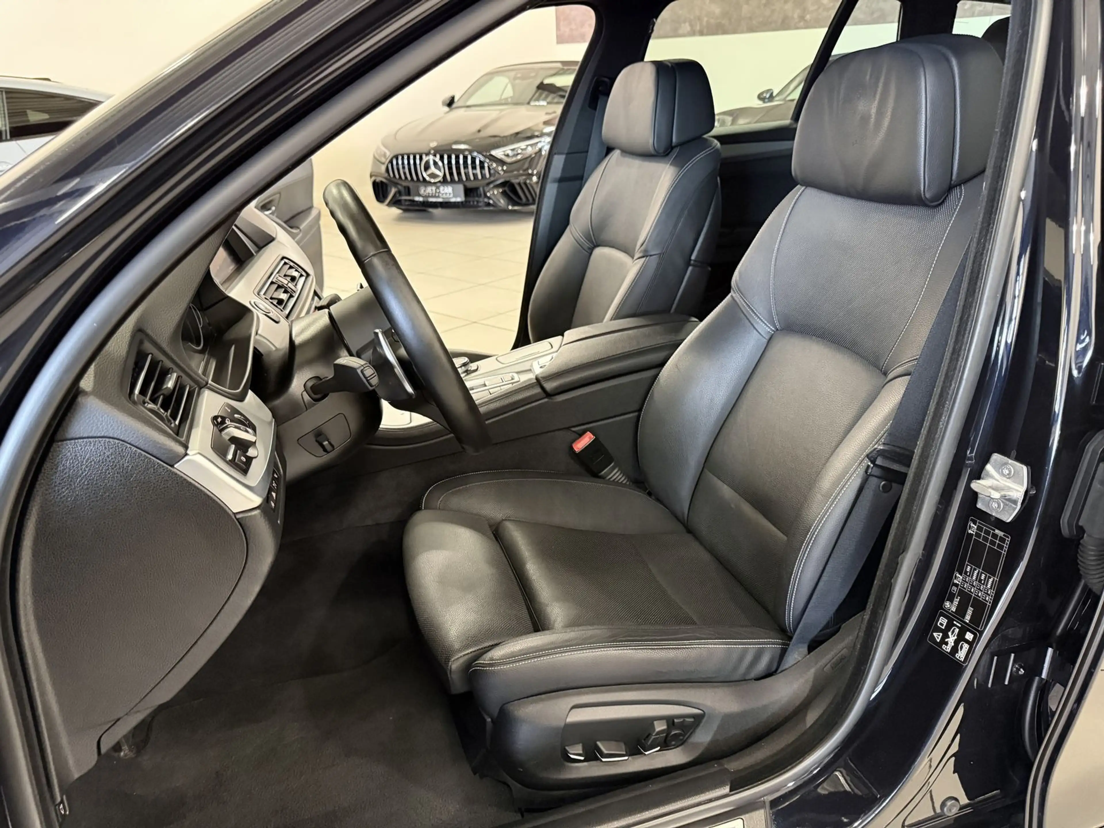 BMW 550 d xDrive *Innovation-LED-20"LM-H&K* — photo 11