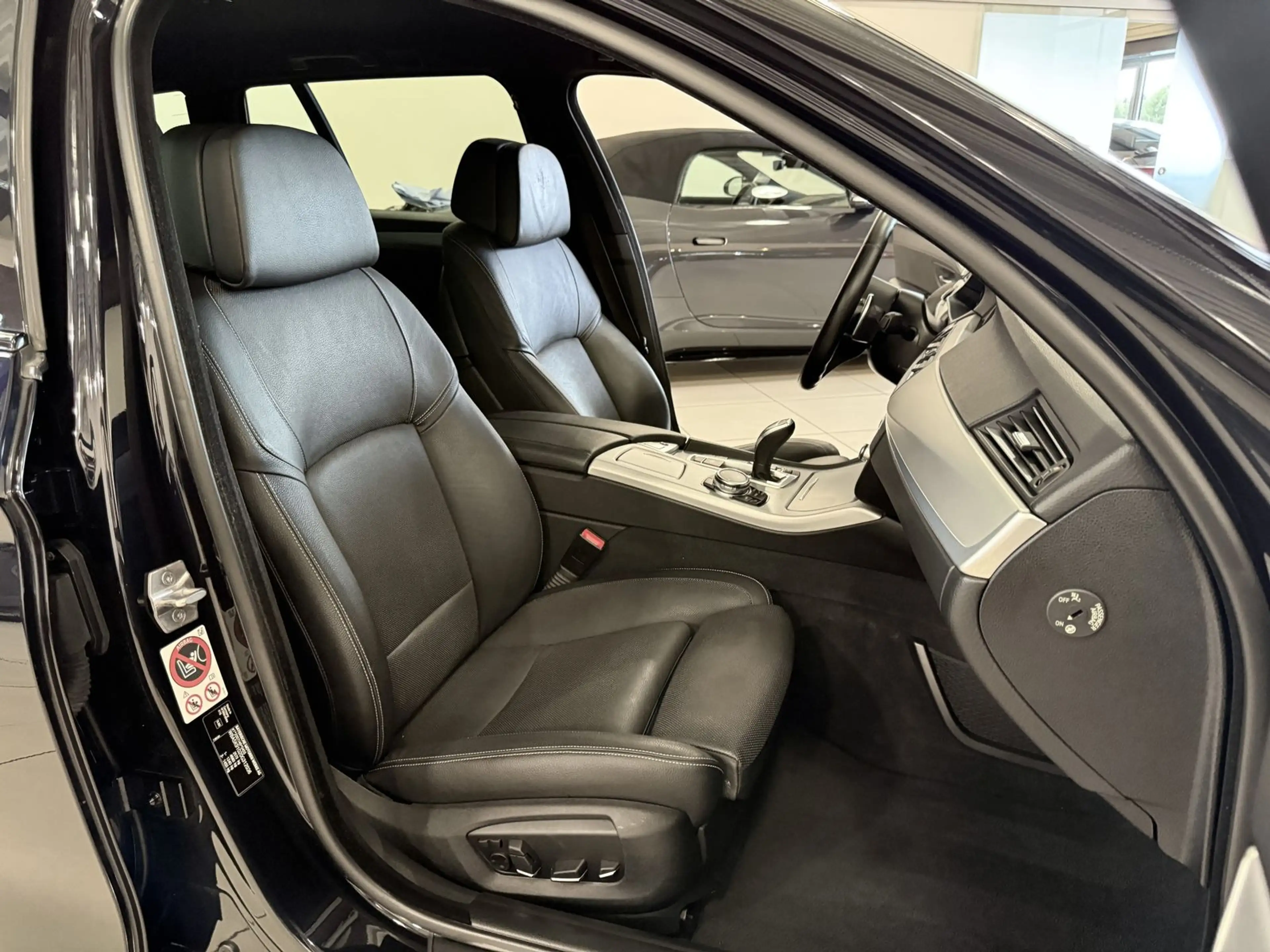BMW 550 d xDrive *Innovation-LED-20"LM-H&K* — photo 9