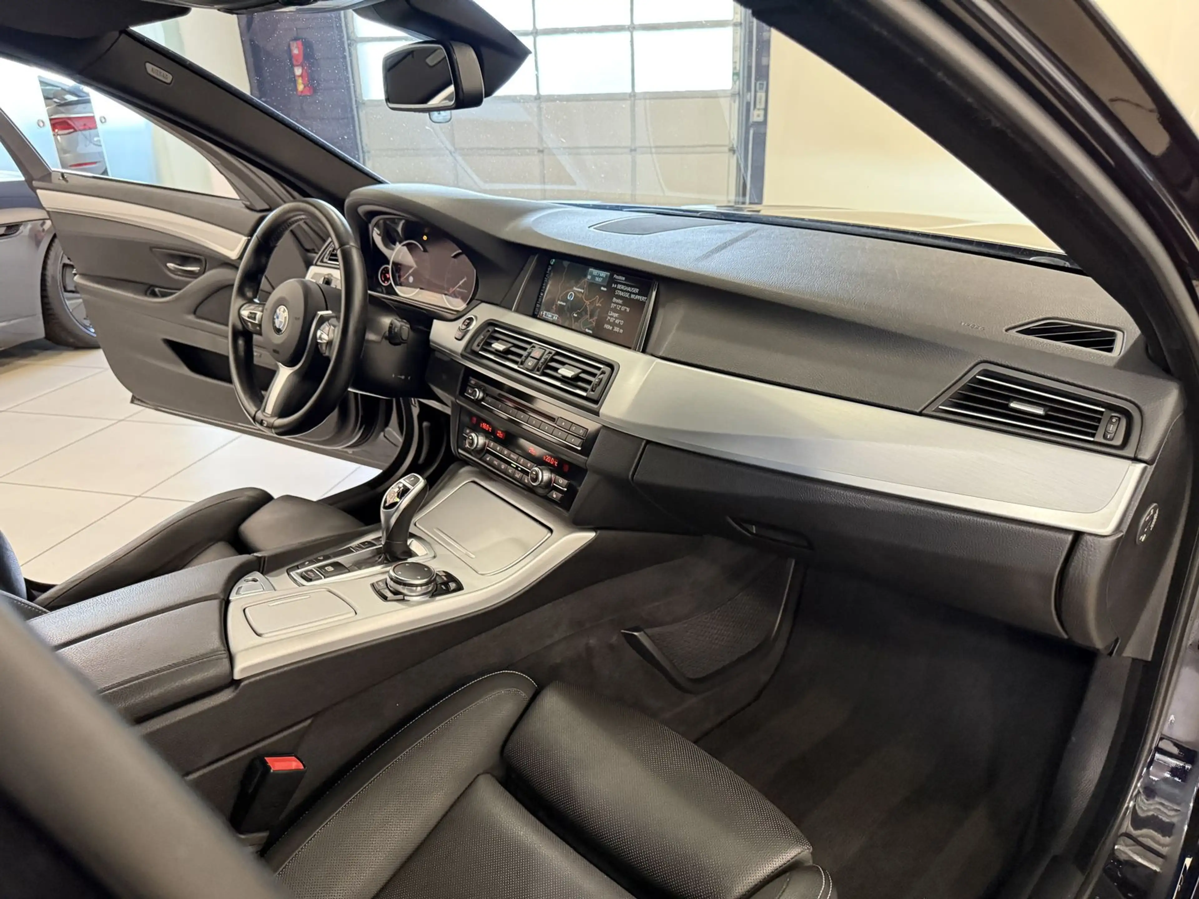 BMW 550 d xDrive *Innovation-LED-20"LM-H&K* — photo 10