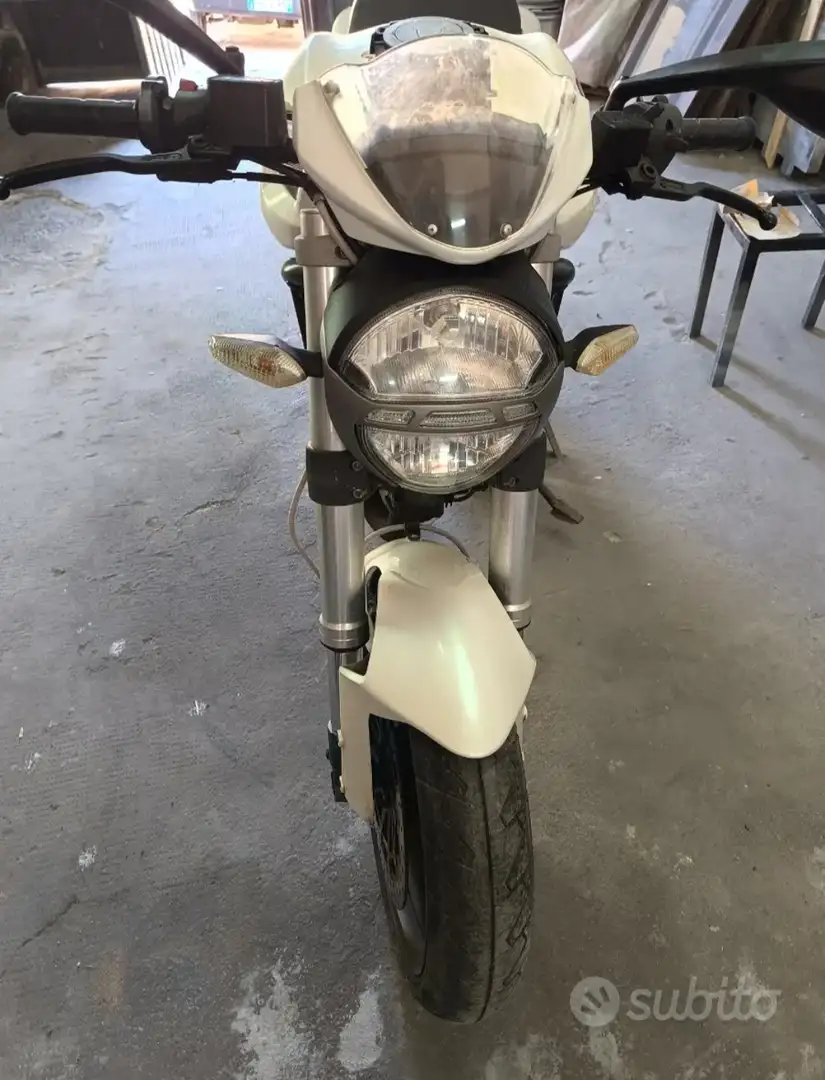 Ducati Monster 696 Blanc - 1