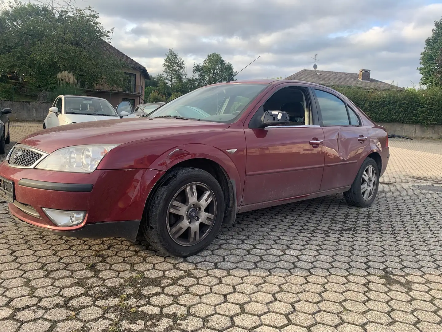 Ford Mondeo Ghia Rot - 2