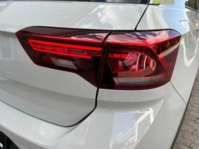 Volkswagen T-Roc view 5