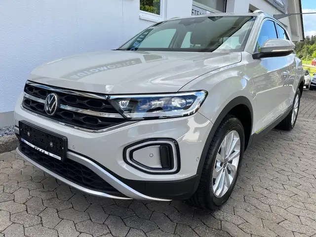 Volkswagen T-Roc view 2