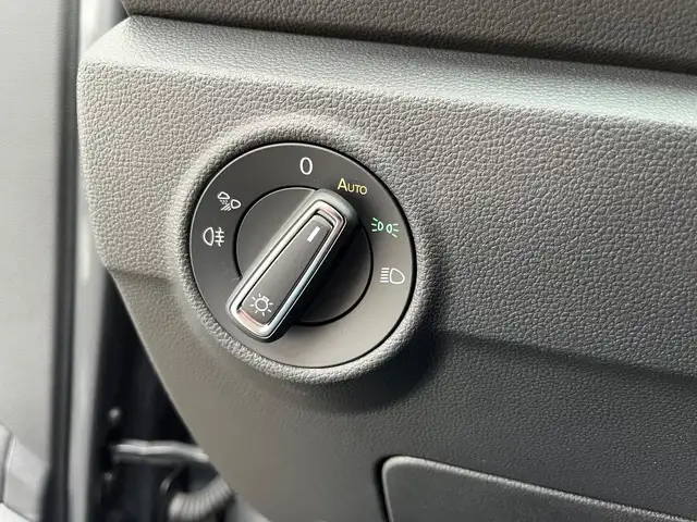 Volkswagen T-Roc view 10