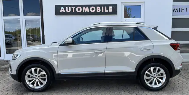 Volkswagen T-Roc view 4