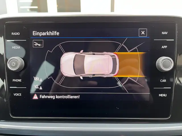 Volkswagen T-Roc view 12