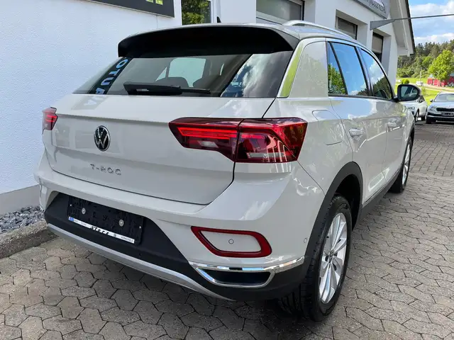Volkswagen T-Roc view 6