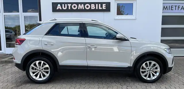 Volkswagen T-Roc view 7