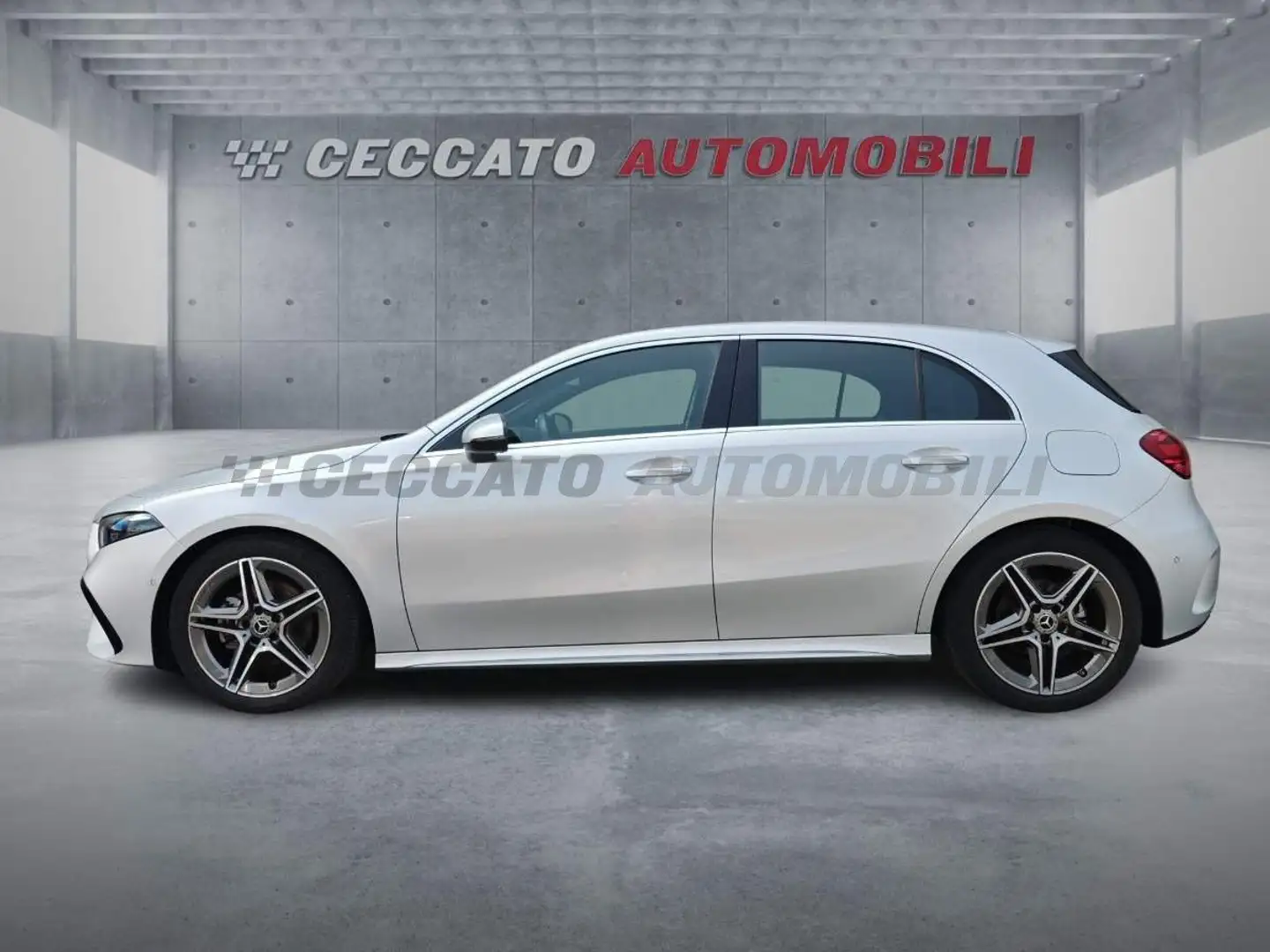 Mercedes-Benz A 180 A 180 d AMG Line Premium auto Zilver - 2