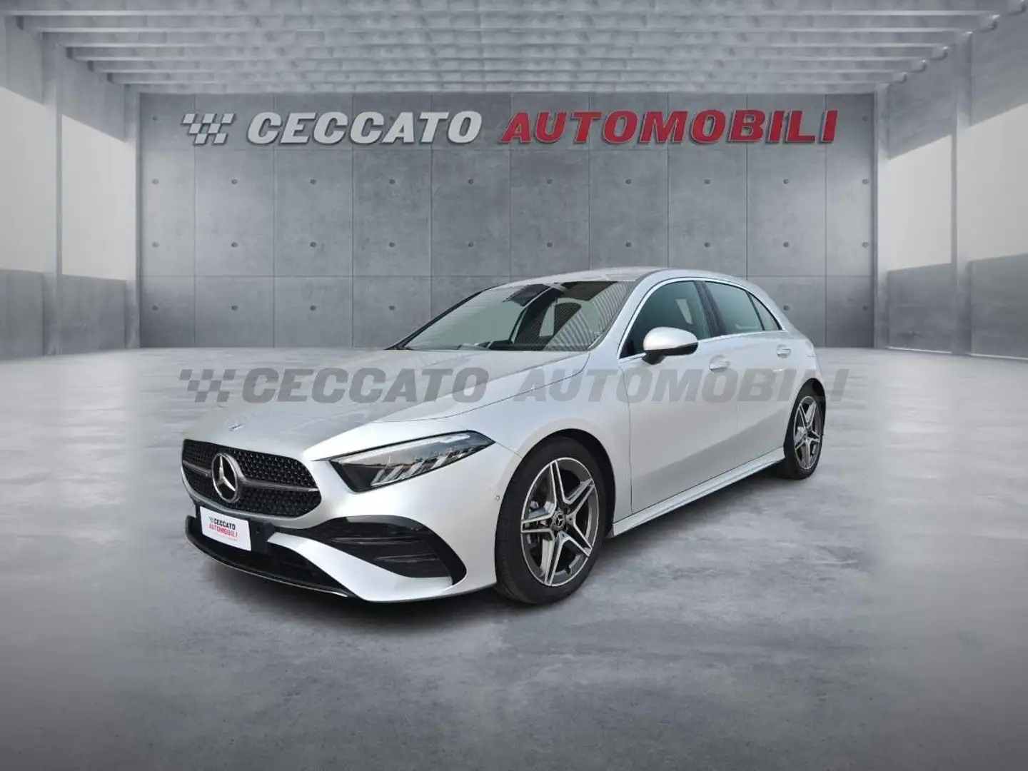 Mercedes-Benz A 180 A 180 d AMG Line Premium auto Zilver - 1