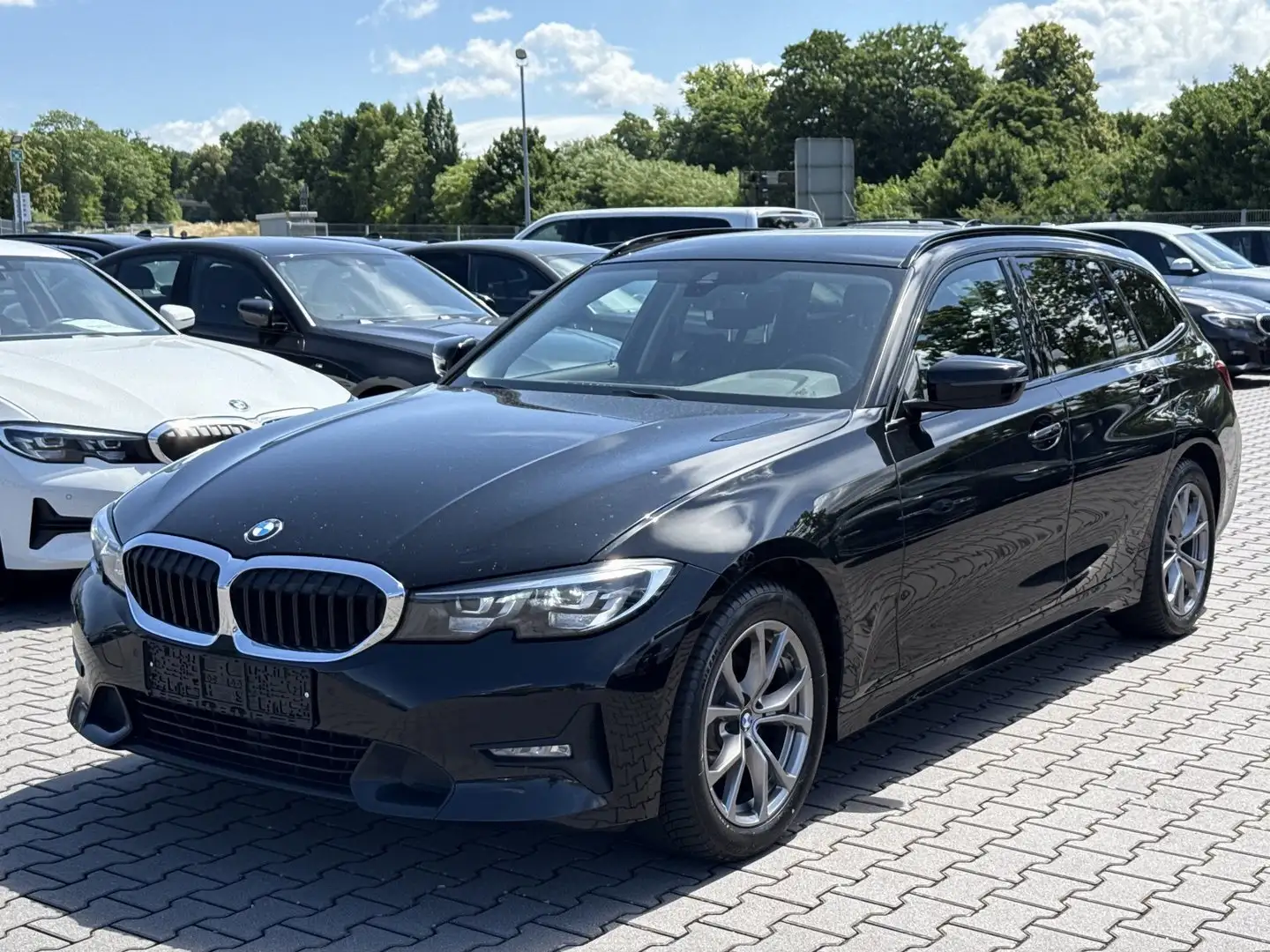 BMW 320 320d xDrive Touring SPORTLINE Schwarz - 1