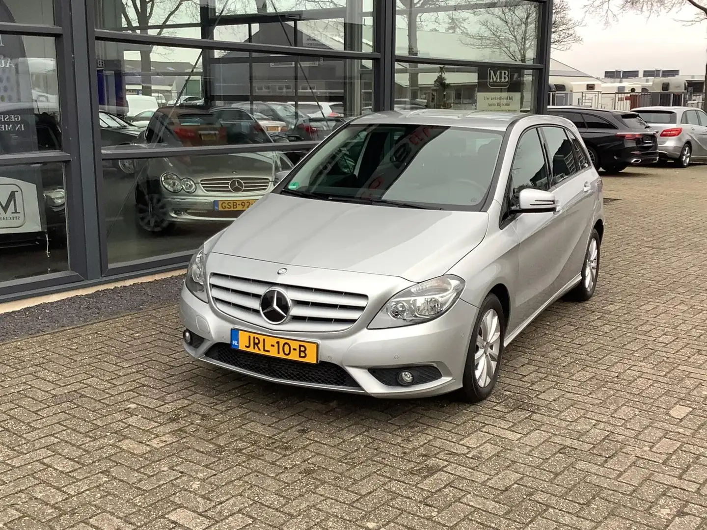 Mercedes-Benz B 180 Ambition Grau - 2