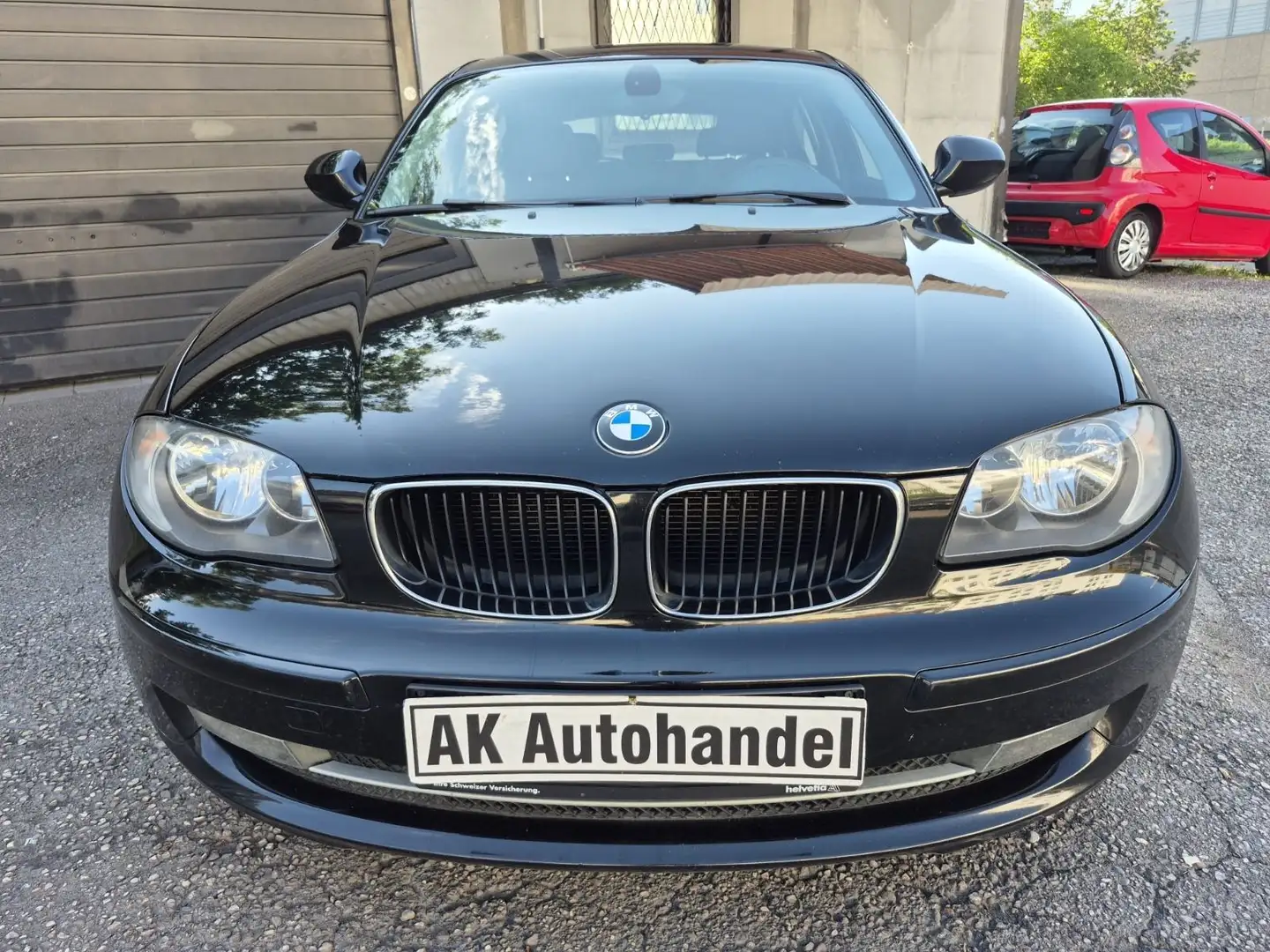 BMW 116 1 Lim. 116d Navi Sitzheizung Klima PDC Schwarz - 2