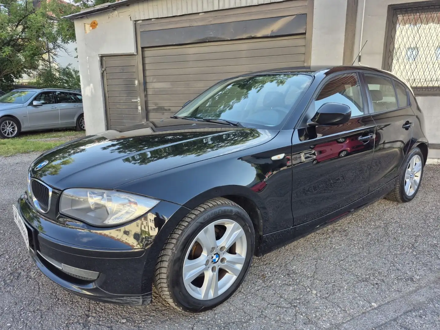 BMW 116 1 Lim. 116d Navi Sitzheizung Klima PDC Schwarz - 1