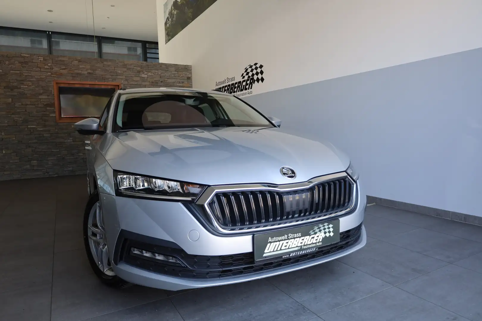 Skoda Octavia Combi 2.0 TDI 4x4 DSG Ambition Silber - 2