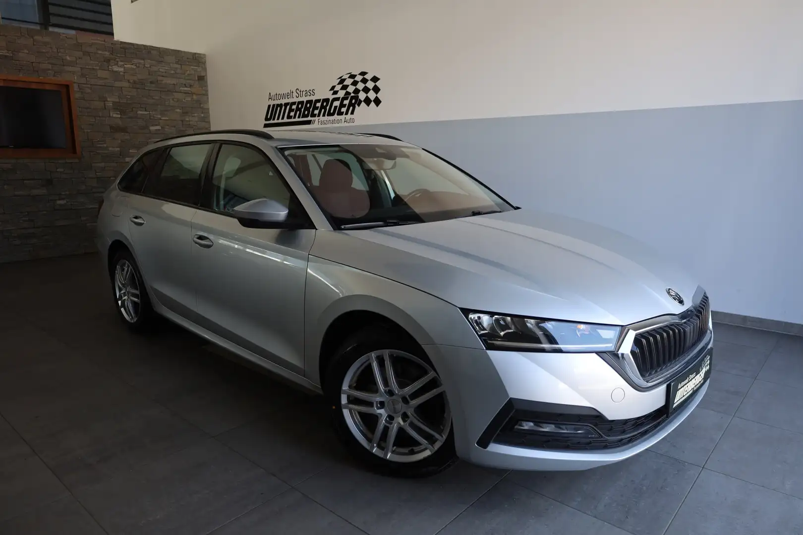 Skoda Octavia Combi 2.0 TDI 4x4 DSG Ambition Silber - 1