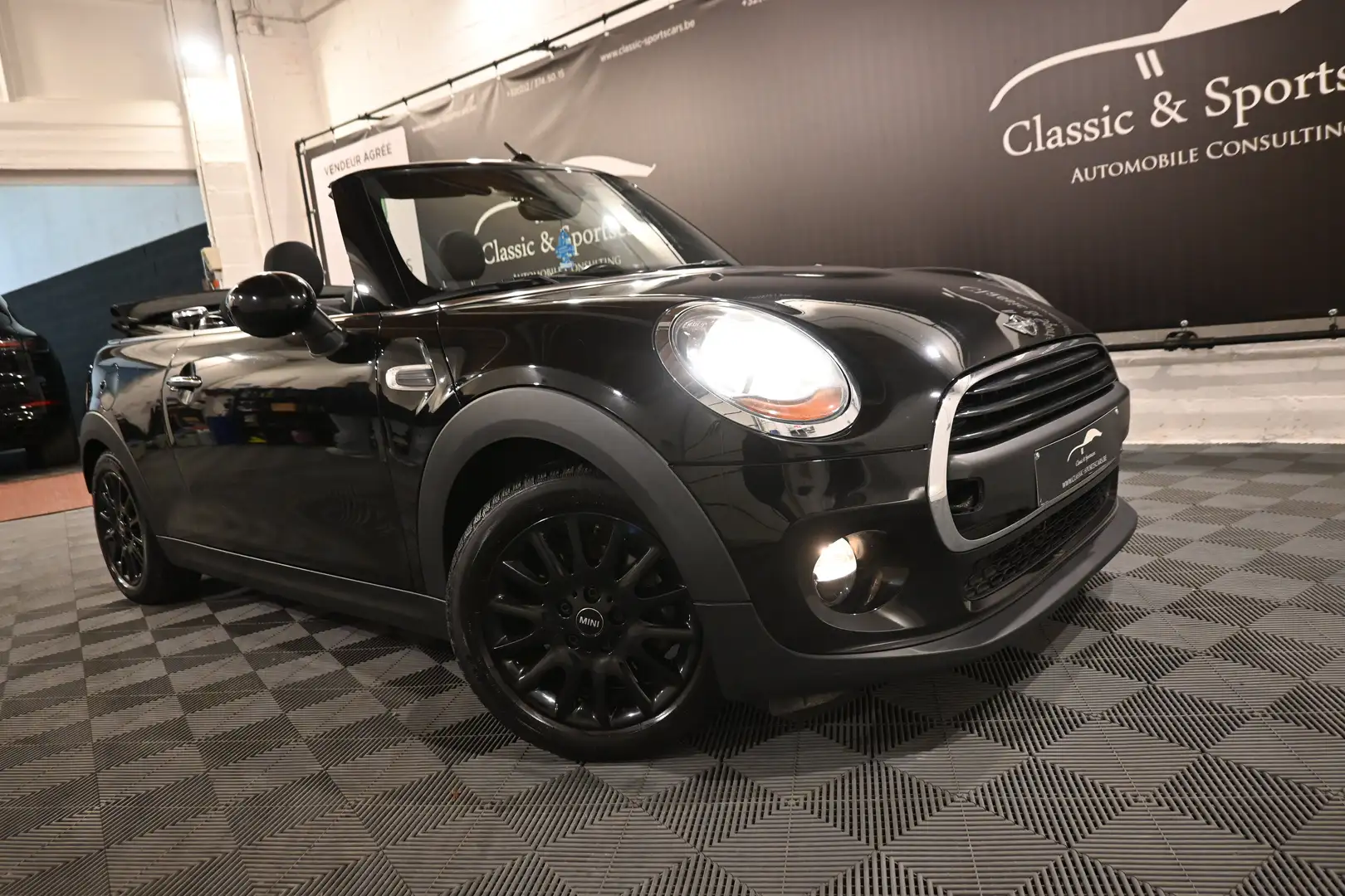 MINI One Cabrio 1.2i ONE CABRIOLET / GPS NAVI / BLUETOOTH / PDC !! Zwart - 2