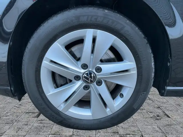 Volkswagen Golf view 8