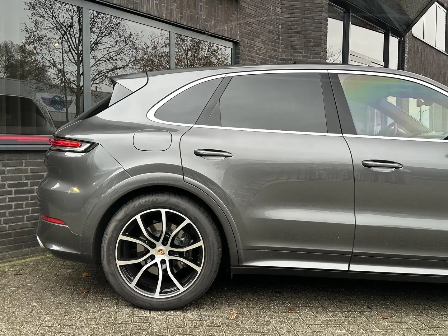 Porsche Cayenne 3.0 E-Hybrid SportDesign Sport-Chrono|PANO|BOSE|AC Gris - 2