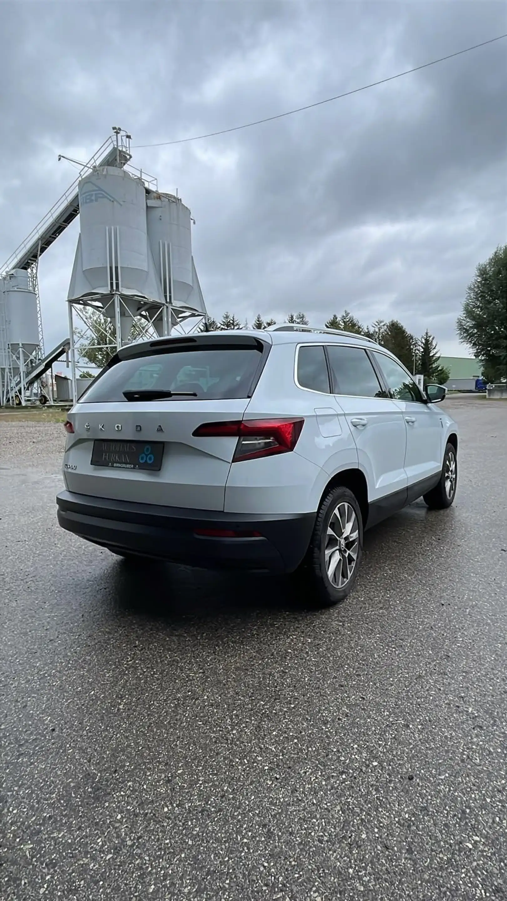 Skoda Karoq 1,0 TSI Ambition SC — photo 3