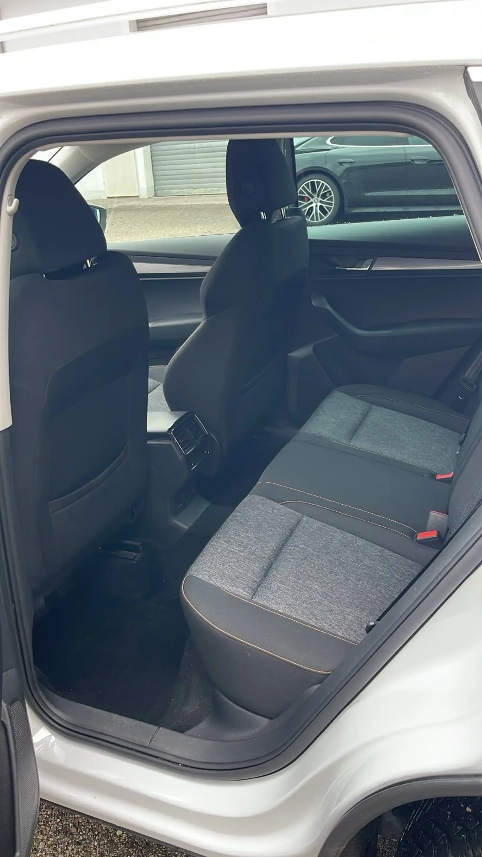 Skoda Karoq 1,0 TSI Ambition SC — photo 8