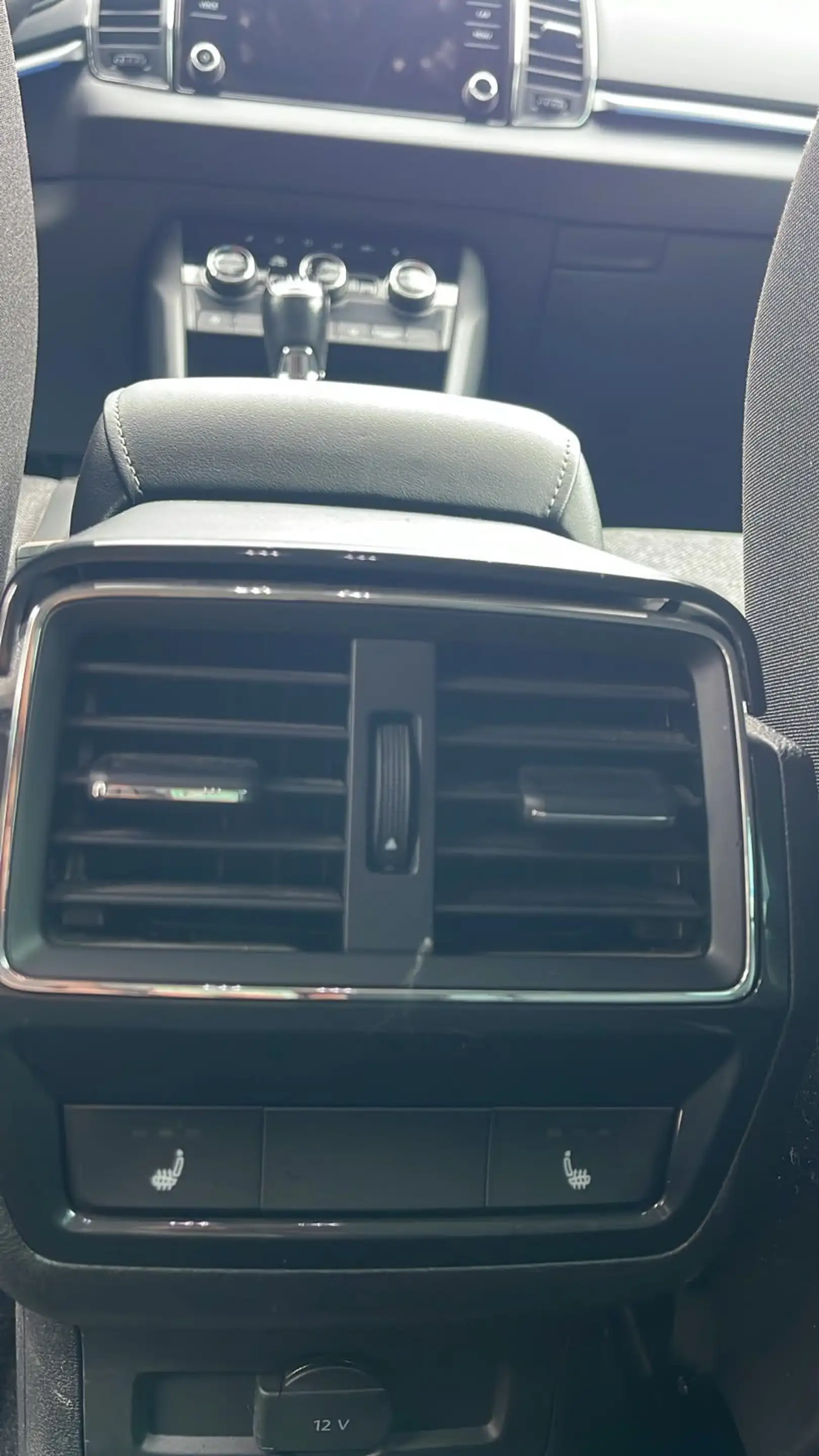 Skoda Karoq 1,0 TSI Ambition SC — photo 10