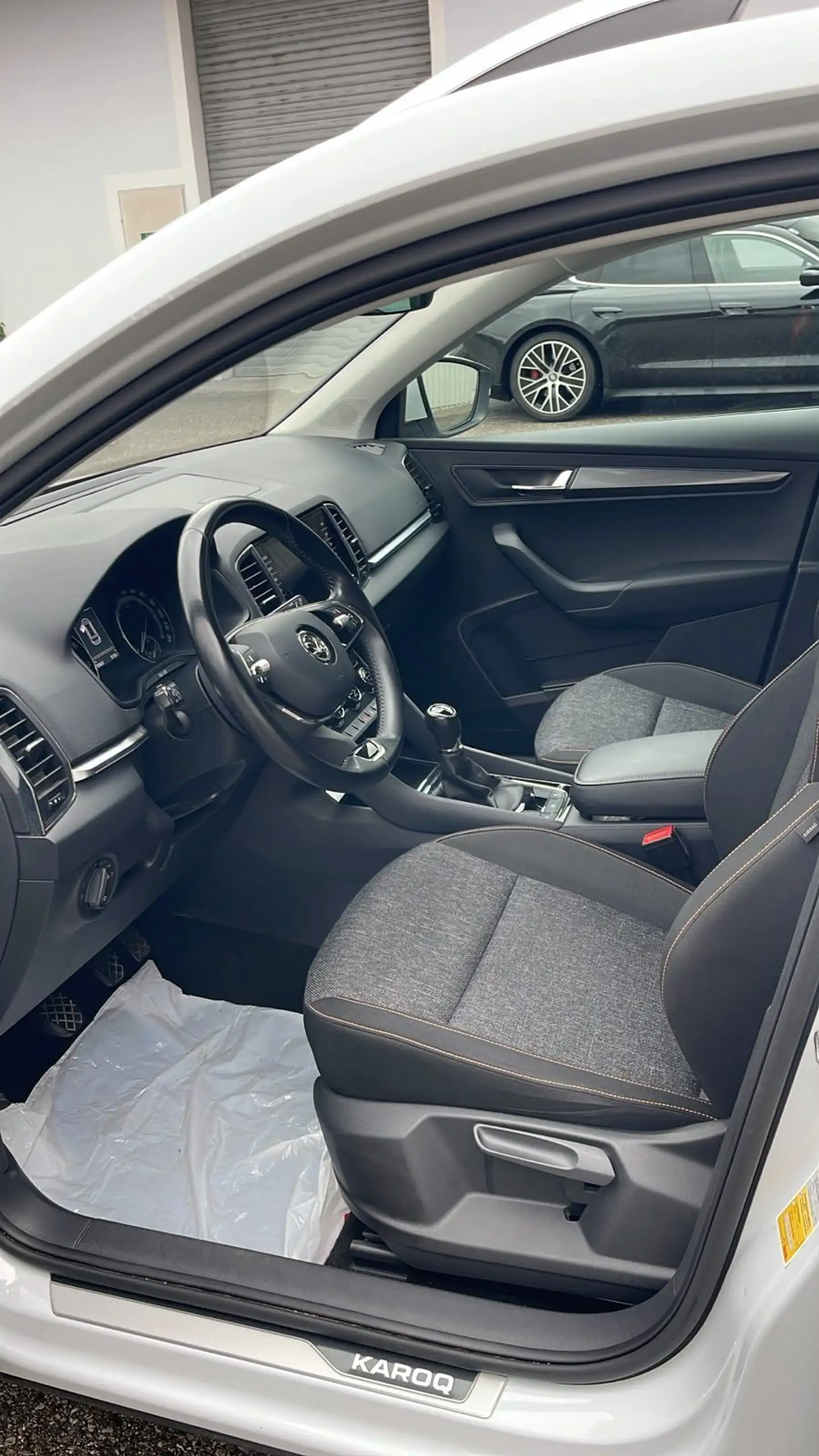 Skoda Karoq 1,0 TSI Ambition SC — photo 7