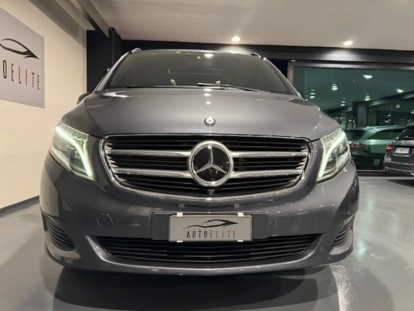 Mercedes-Benz V 250 d Automatic 4Matic Premium Long Grigio - 2