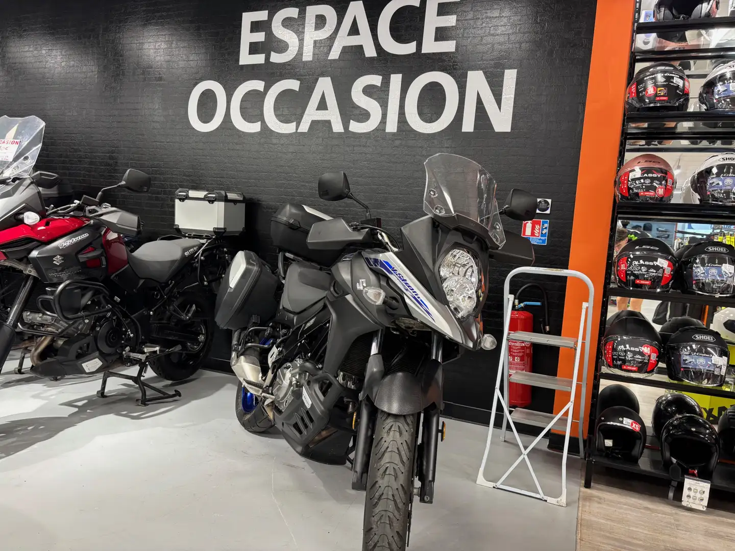 Suzuki V-Strom 650 XT Gris - 1